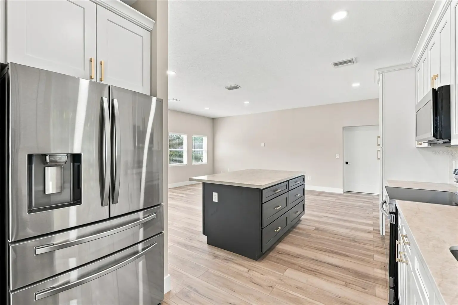 1002 E OSBORNE AVENUE, TAMPA, FL, photo 9 of 25