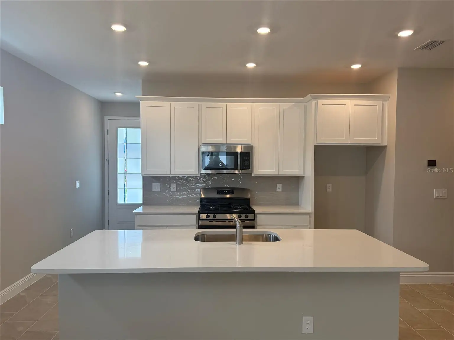 Fairway Pointe home, photo 5 of 8