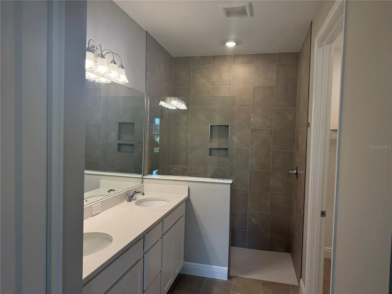 3704 NANDINA CIRCLE, SUN CITY CENTER, FL, photo 5 of 10