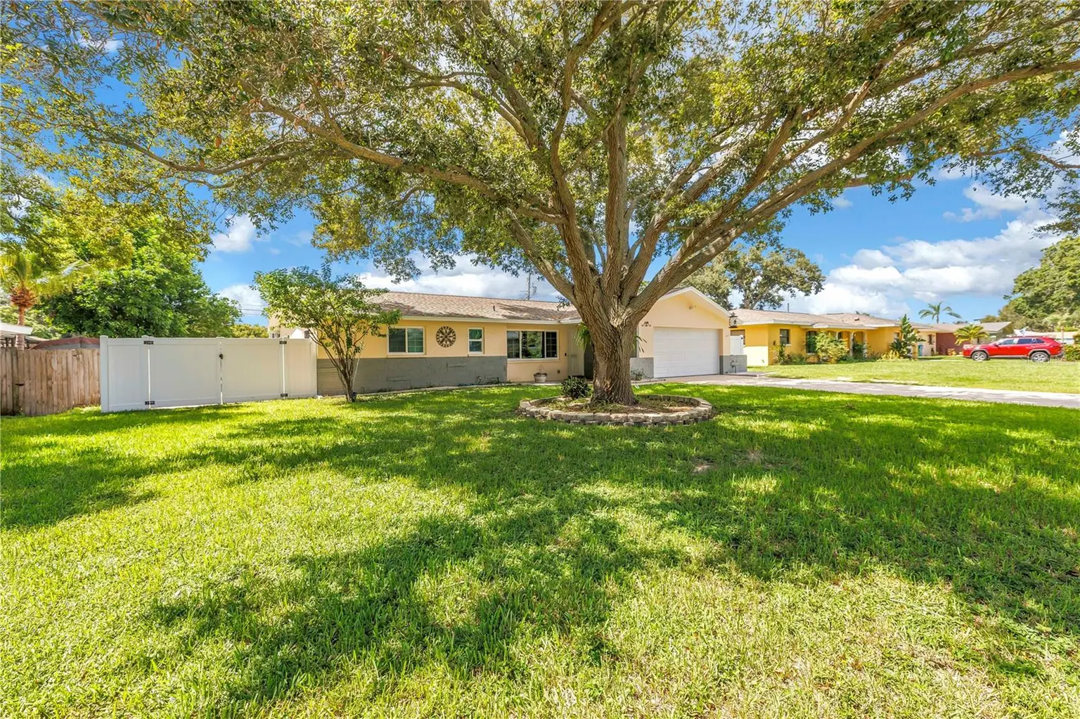 1350 WOODCREST AVENUE, CLEARWATER, FL, photo 2 of 54