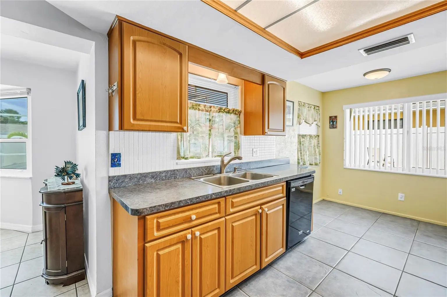 1350 WOODCREST AVENUE, CLEARWATER, FL, photo 13 of 54