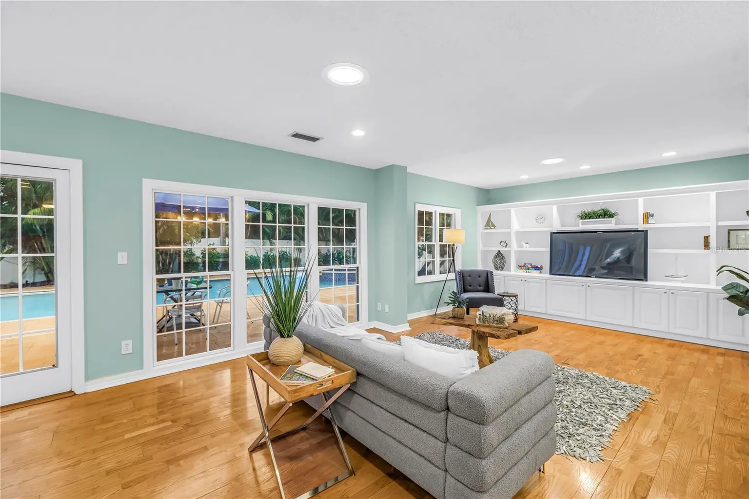 146 GIRALDA BOULEVARD NE, ST PETERSBURG, FL, photo 10 of 49