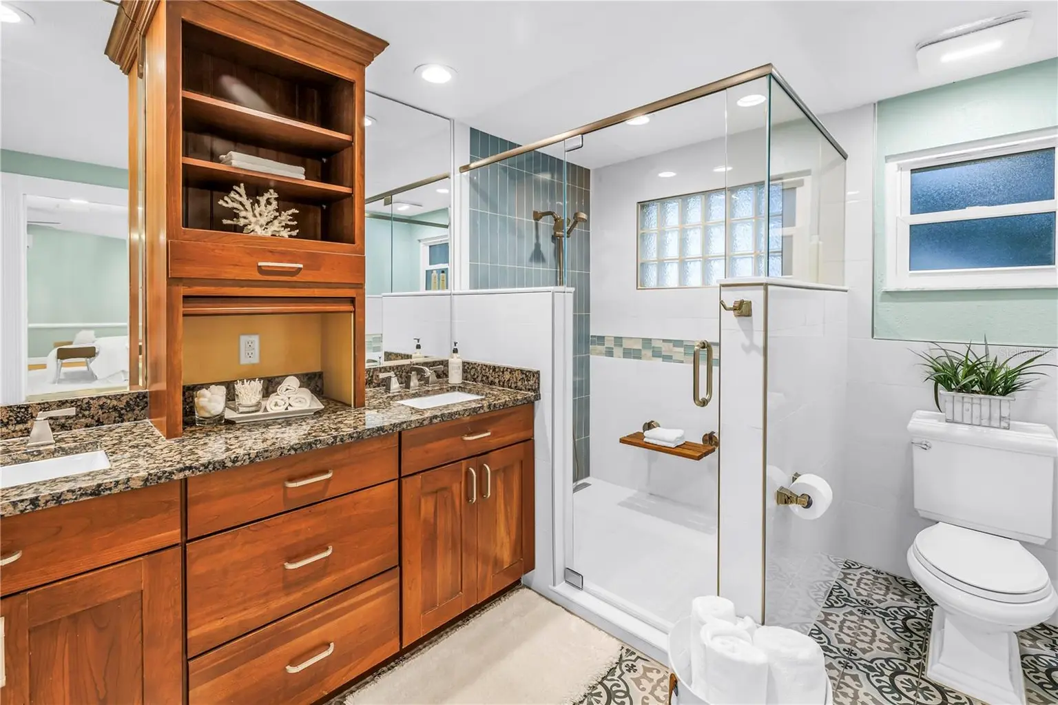 146 GIRALDA BOULEVARD NE, ST PETERSBURG, FL, photo 14 of 49