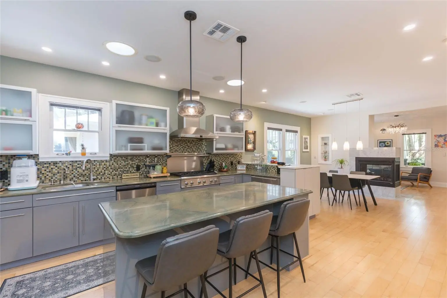 3114 W HAWTHORNE ROAD, TAMPA, FL, photo 17 of 54