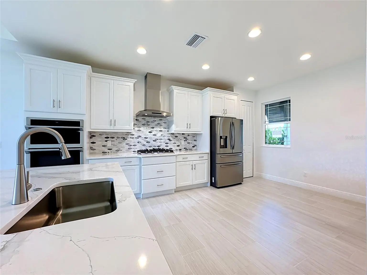 10618 KLEE AVENUE, BRADENTON, FL, photo 9 of 49