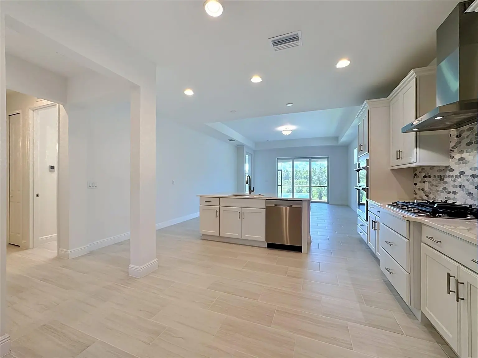 10618 KLEE AVENUE, BRADENTON, FL, photo 12 of 49