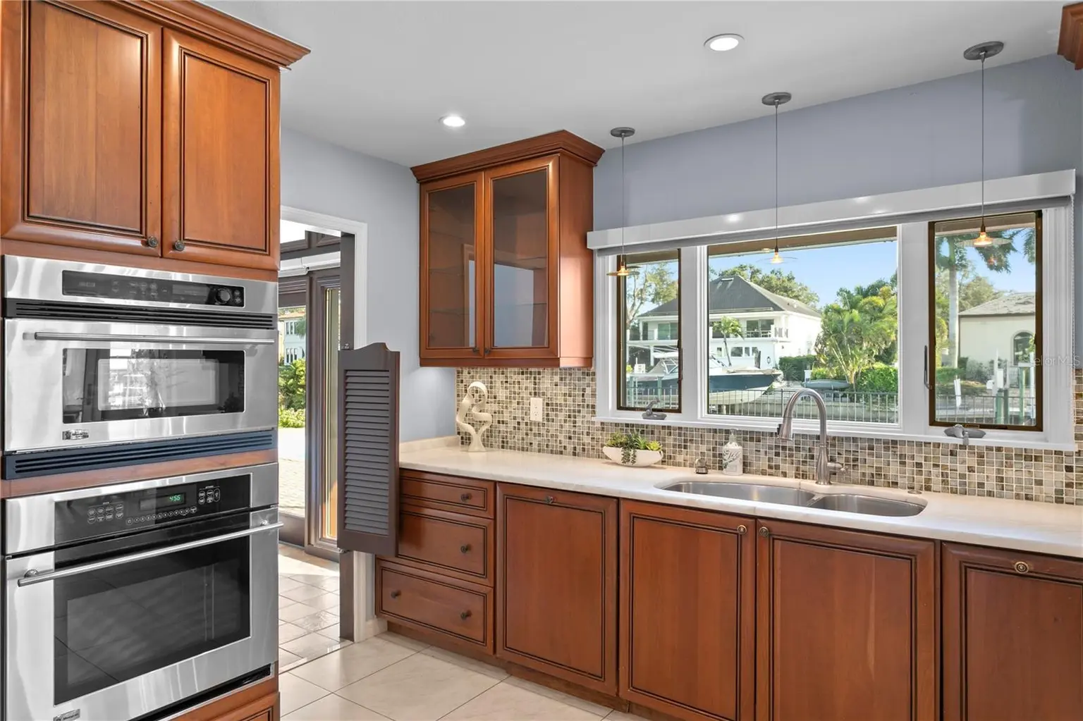 4922 W BAY WAY PLACE, TAMPA, FL, photo 12 of 45