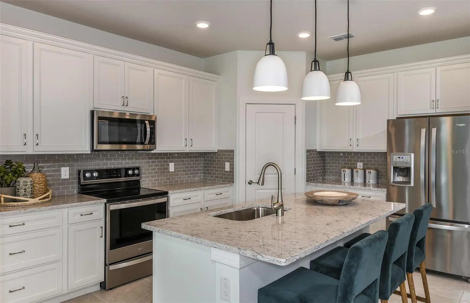 11131 SYCAMORE GLEN LOOP, THONOTOSASSA, FL, photo 5 of 15