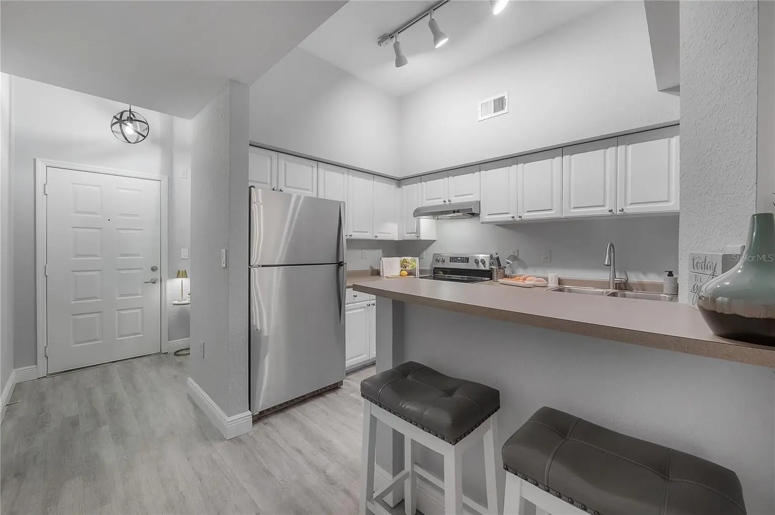 402 S ARMENIA AVENUE #114, TAMPA, FL, photo 6 of 48