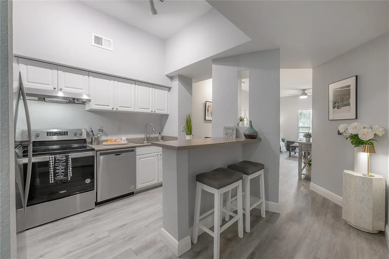 402 S ARMENIA AVENUE #114, TAMPA, FL, photo 7 of 48