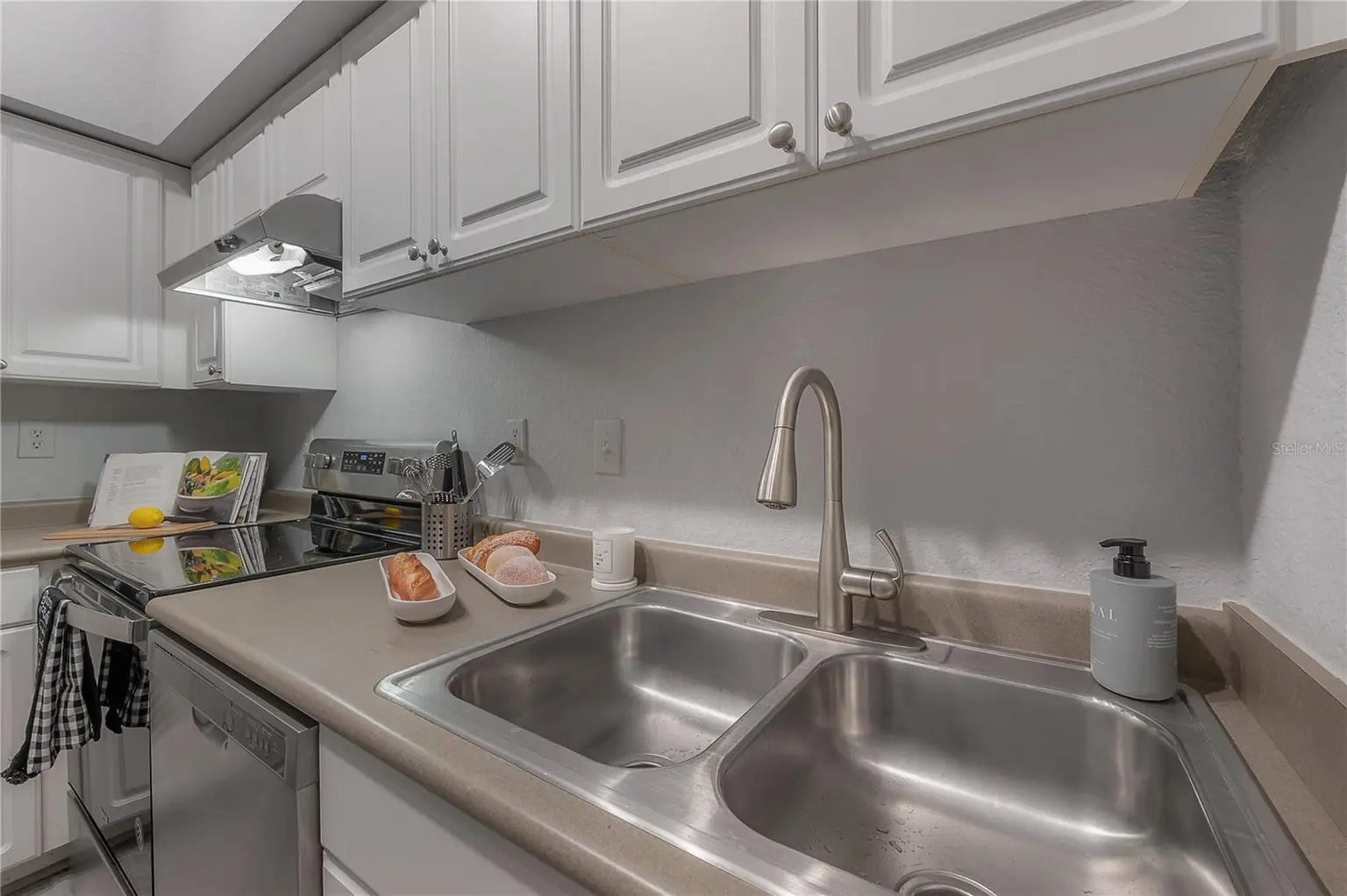 402 S ARMENIA AVENUE #114, TAMPA, FL, photo 8 of 48