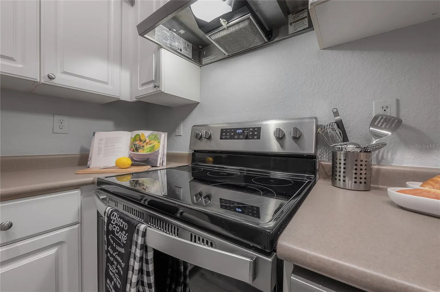 402 S ARMENIA AVENUE #114, TAMPA, FL, photo 9 of 48