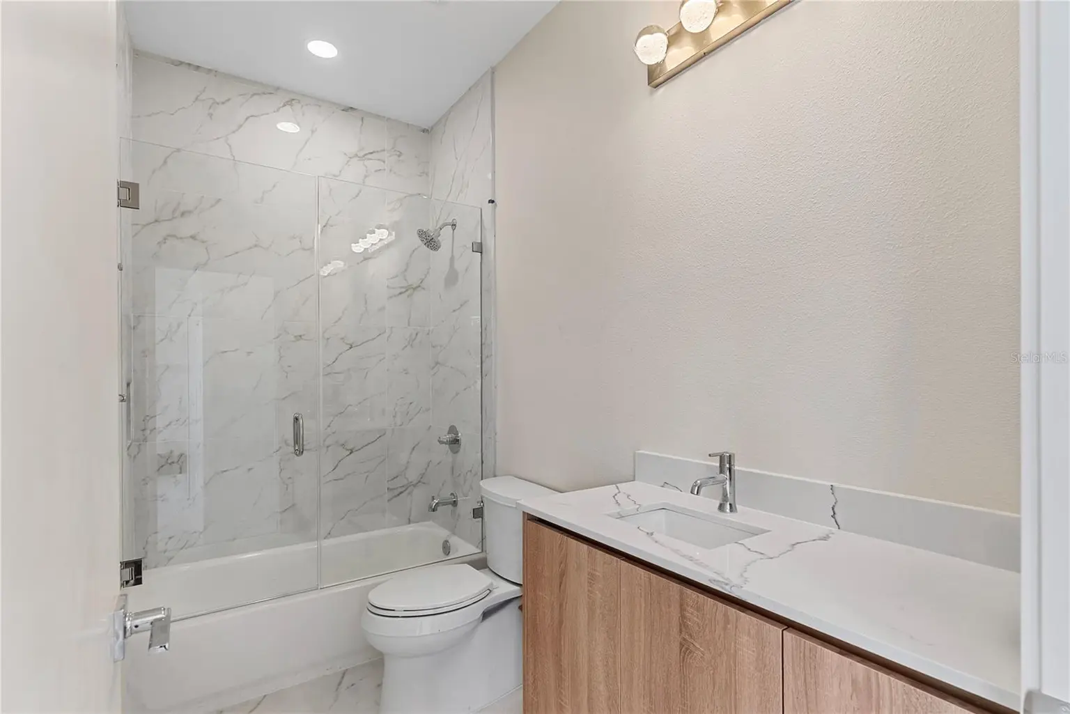 4352 FONTANAROSA VILLAGE COURT, TAMPA, FL, photo 10 of 33