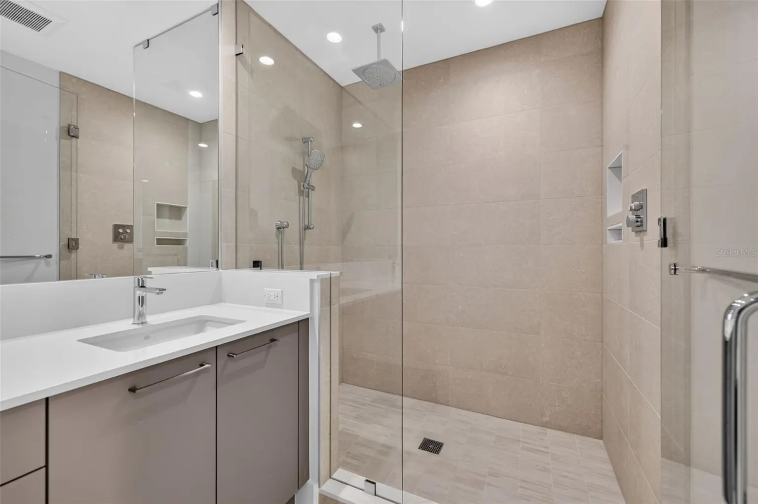 275 1ST AVENUE S #2603, ST PETERSBURG, FL, photo 24 of 93