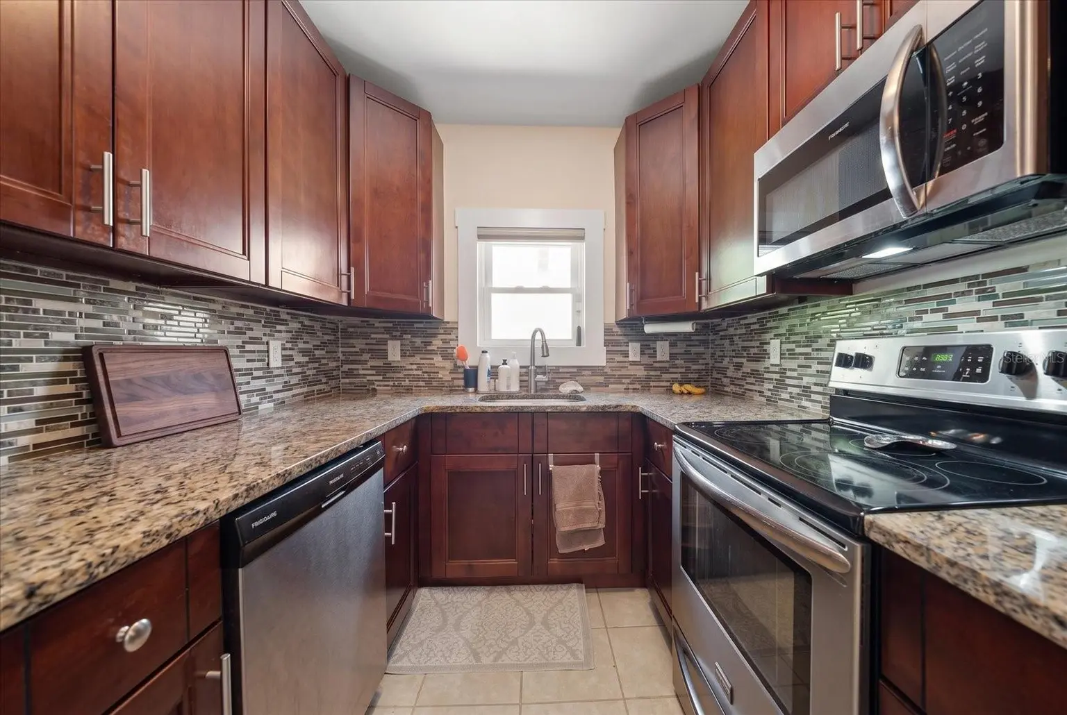 940 LOCUST STREET NE, ST PETERSBURG, FL, photo 8 of 27