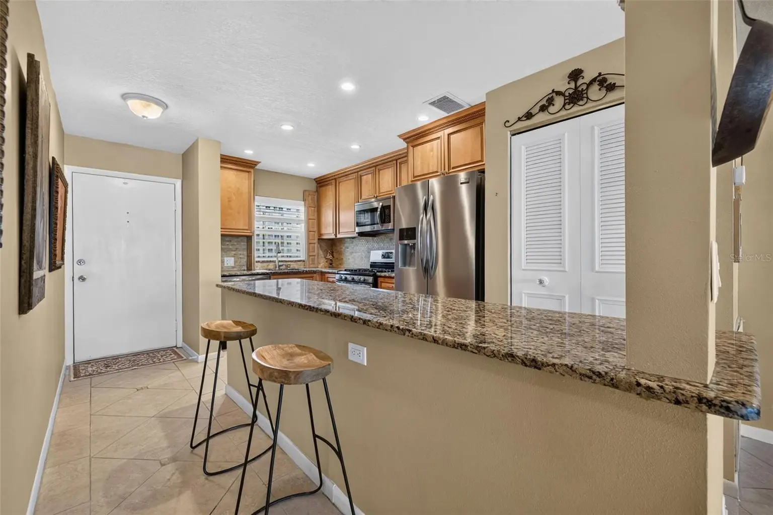 6075 SHORE BOULEVARD S #512, GULFPORT, FL, photo 5 of 40