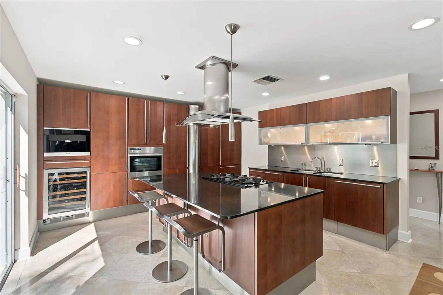 2718 W PRICE AVENUE, TAMPA, FL, photo 4 of 45