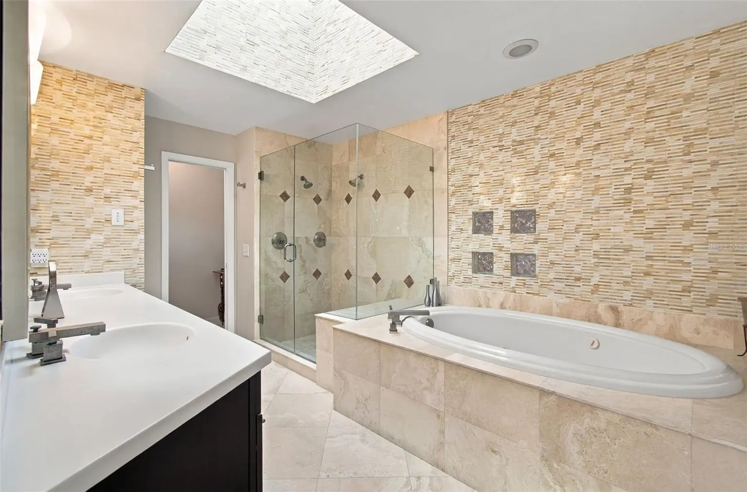 2718 W PRICE AVENUE, TAMPA, FL, photo 6 of 45