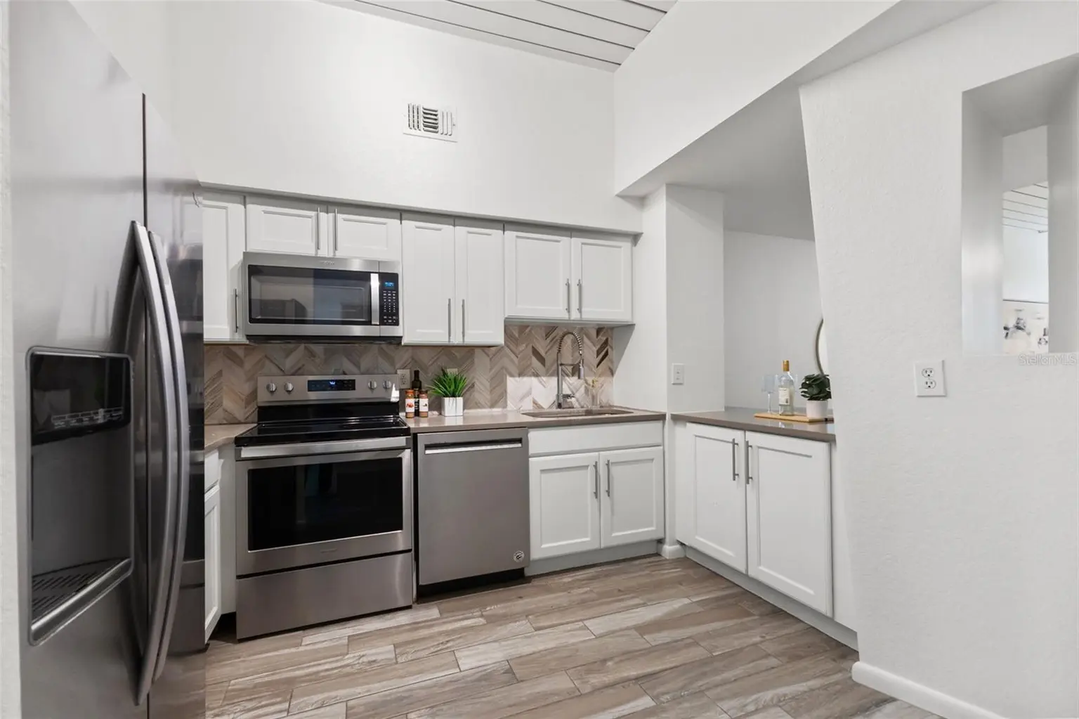2411 W HORATIO STREET #519, TAMPA, FL, photo 11 of 35