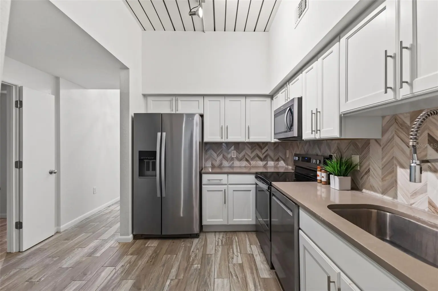 2411 W HORATIO STREET #519, TAMPA, FL, photo 12 of 35