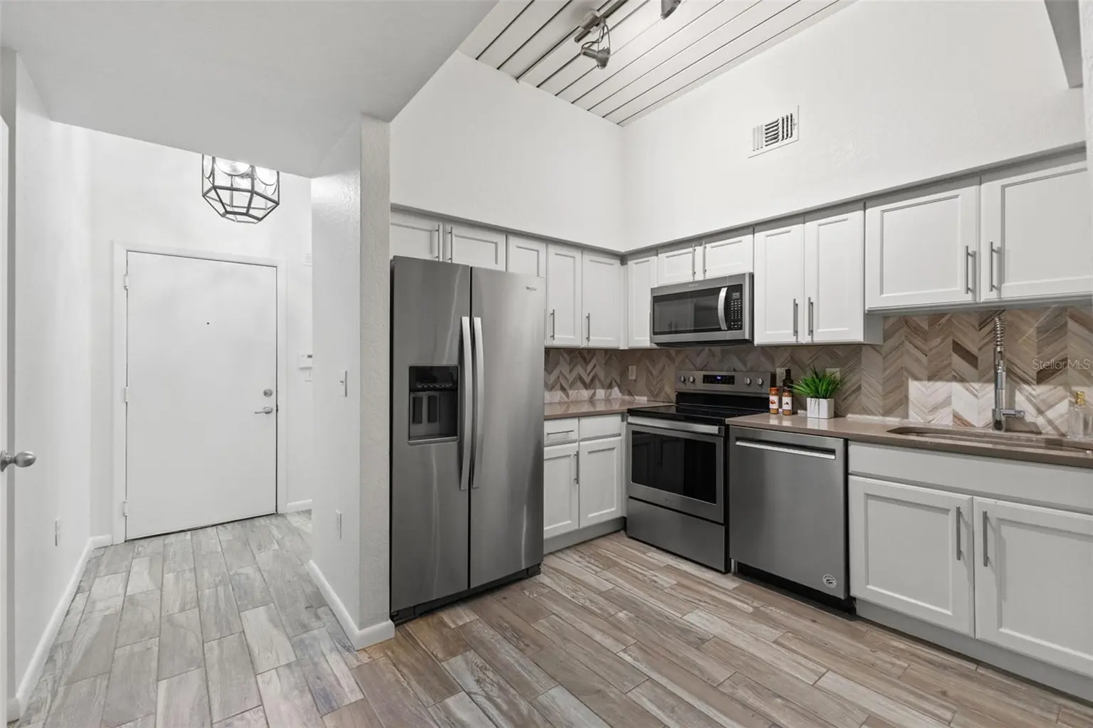 2411 W HORATIO STREET #519, TAMPA, FL, photo 13 of 35