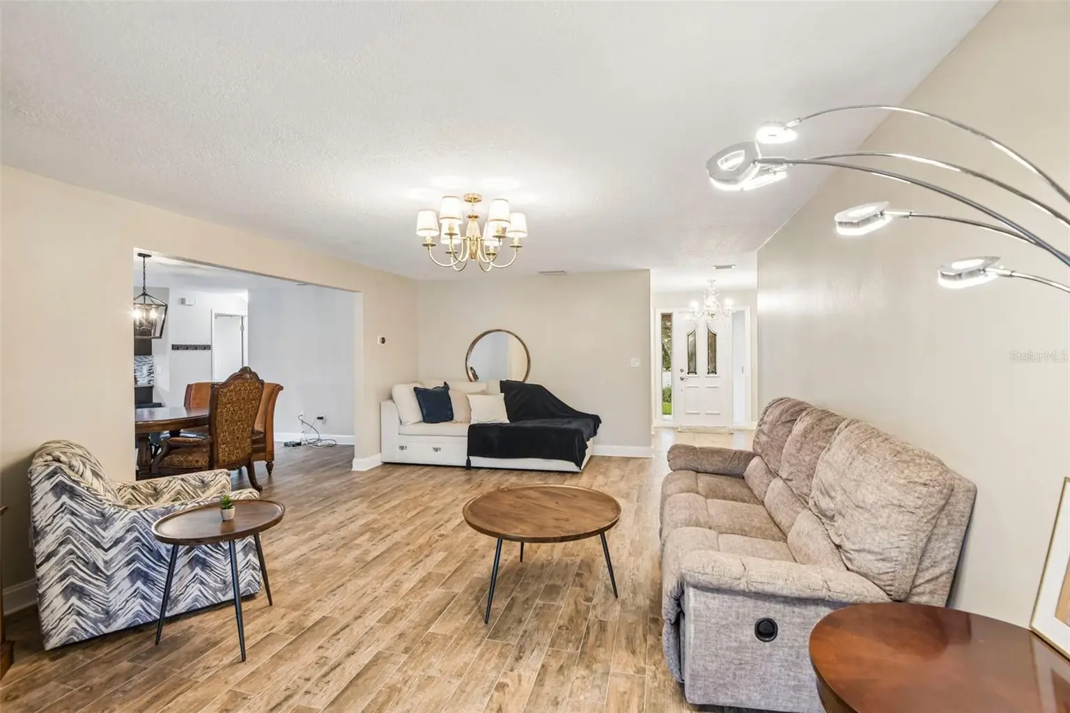 1175 SAN CARLOS AVENUE NE, ST PETERSBURG, FL, photo 4 of 38