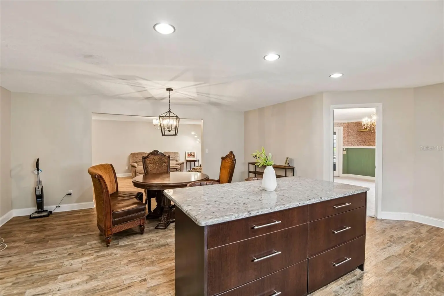 1175 SAN CARLOS AVENUE NE, ST PETERSBURG, FL, photo 6 of 38