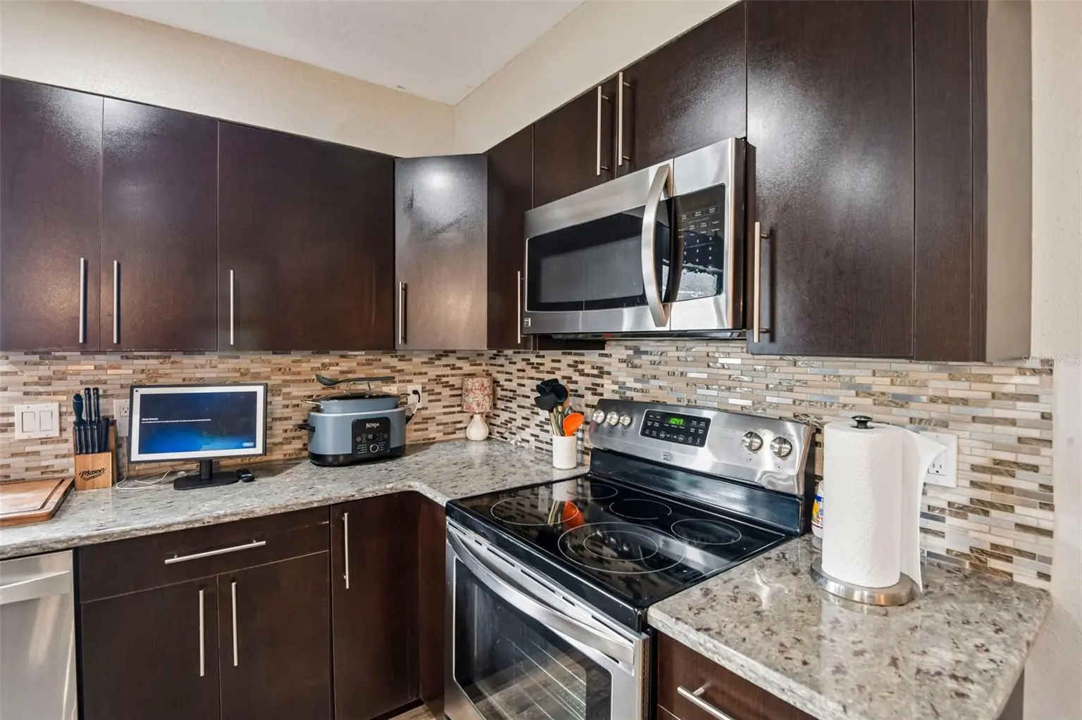 1175 SAN CARLOS AVENUE NE, ST PETERSBURG, FL, photo 10 of 38