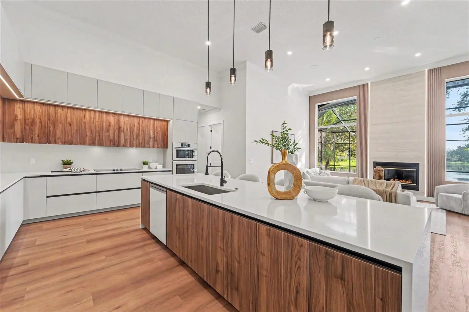 5021 WESLEY DRIVE, TAMPA, FL, photo 11 of 48