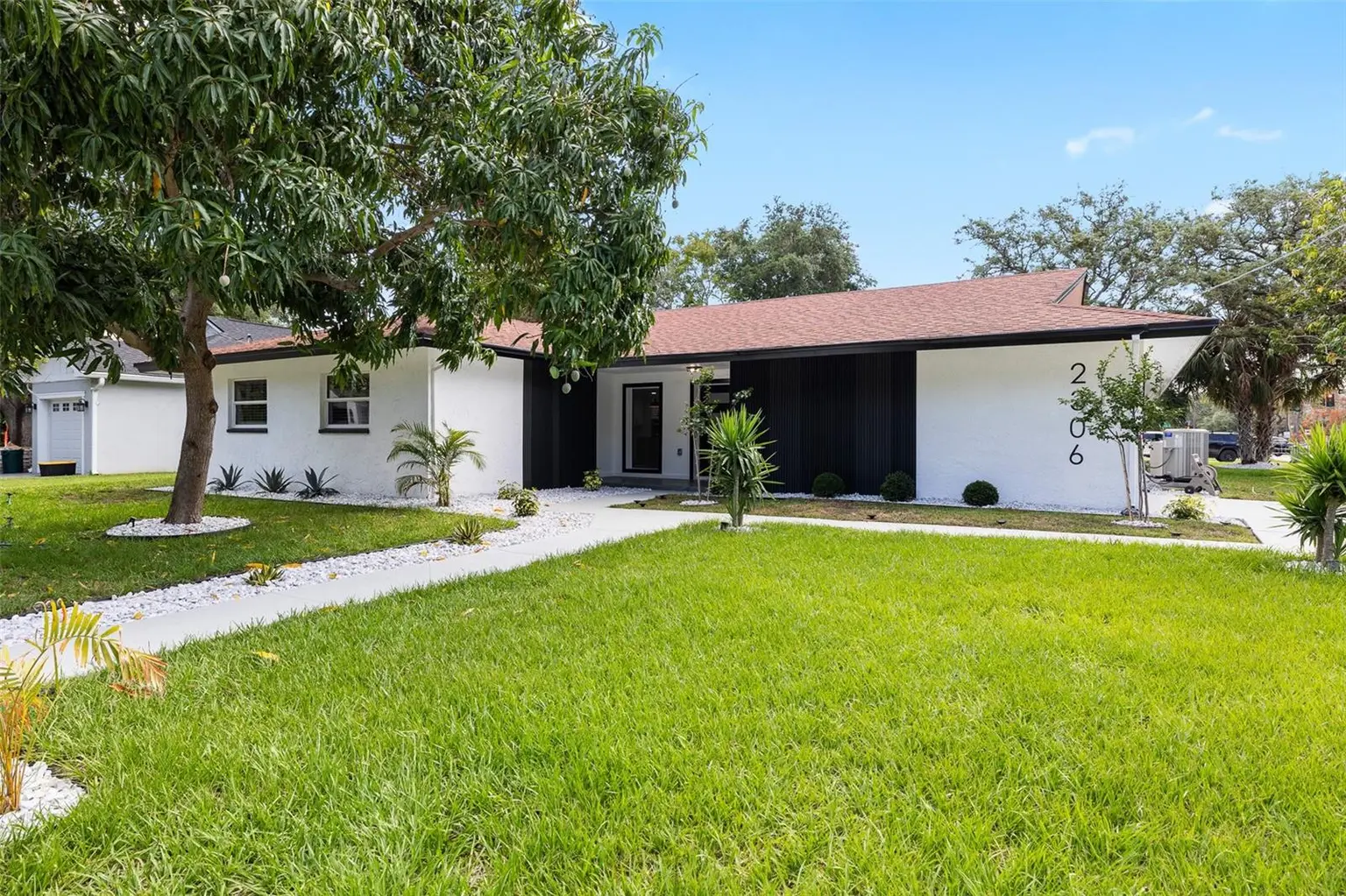 2306 S SAN JOSE CIRCLE, TAMPA, FL, photo 3 of 51