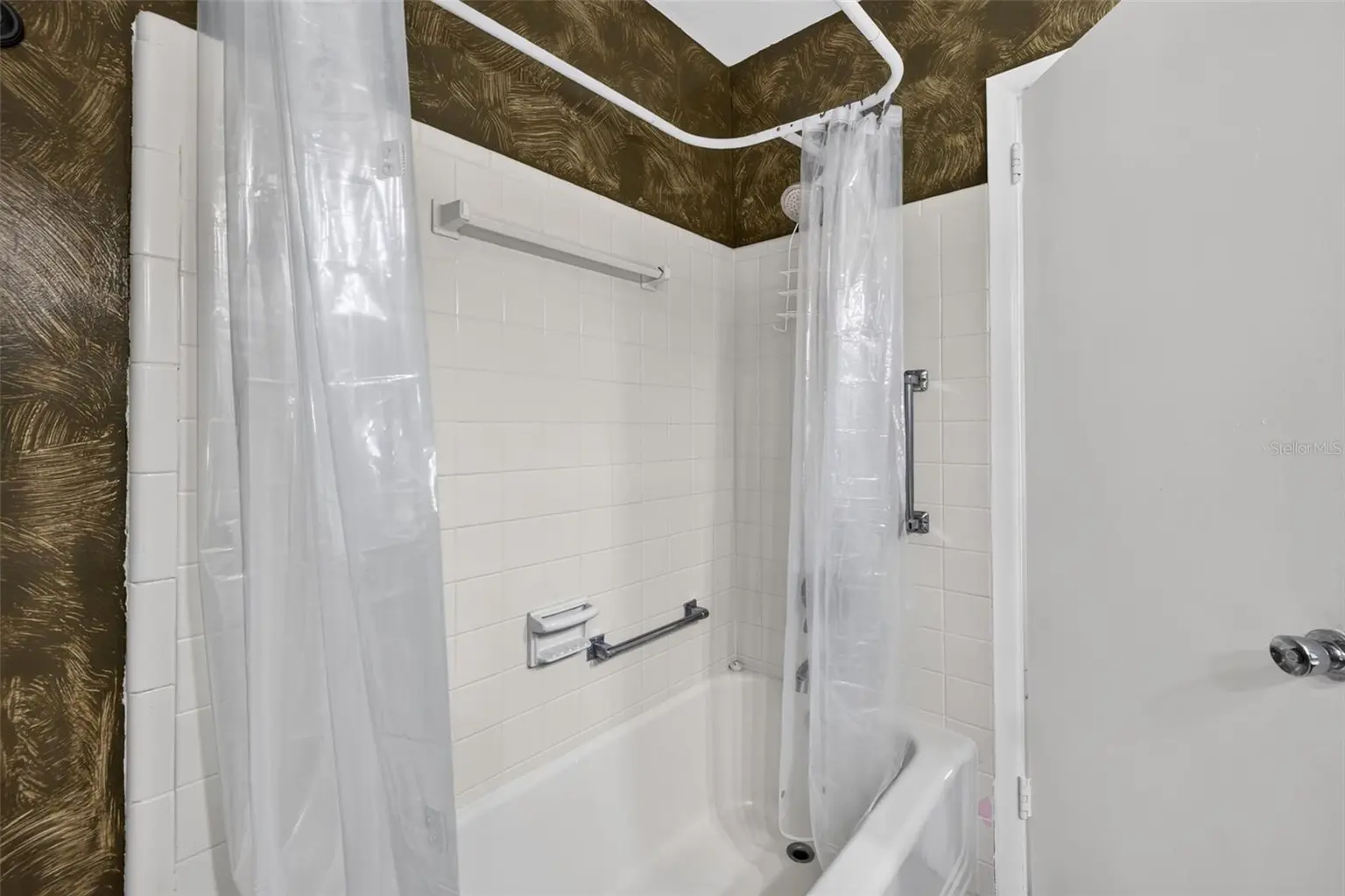 1000 N SHORE DRIVE NE #2, ST PETERSBURG, FL, photo 12 of 34