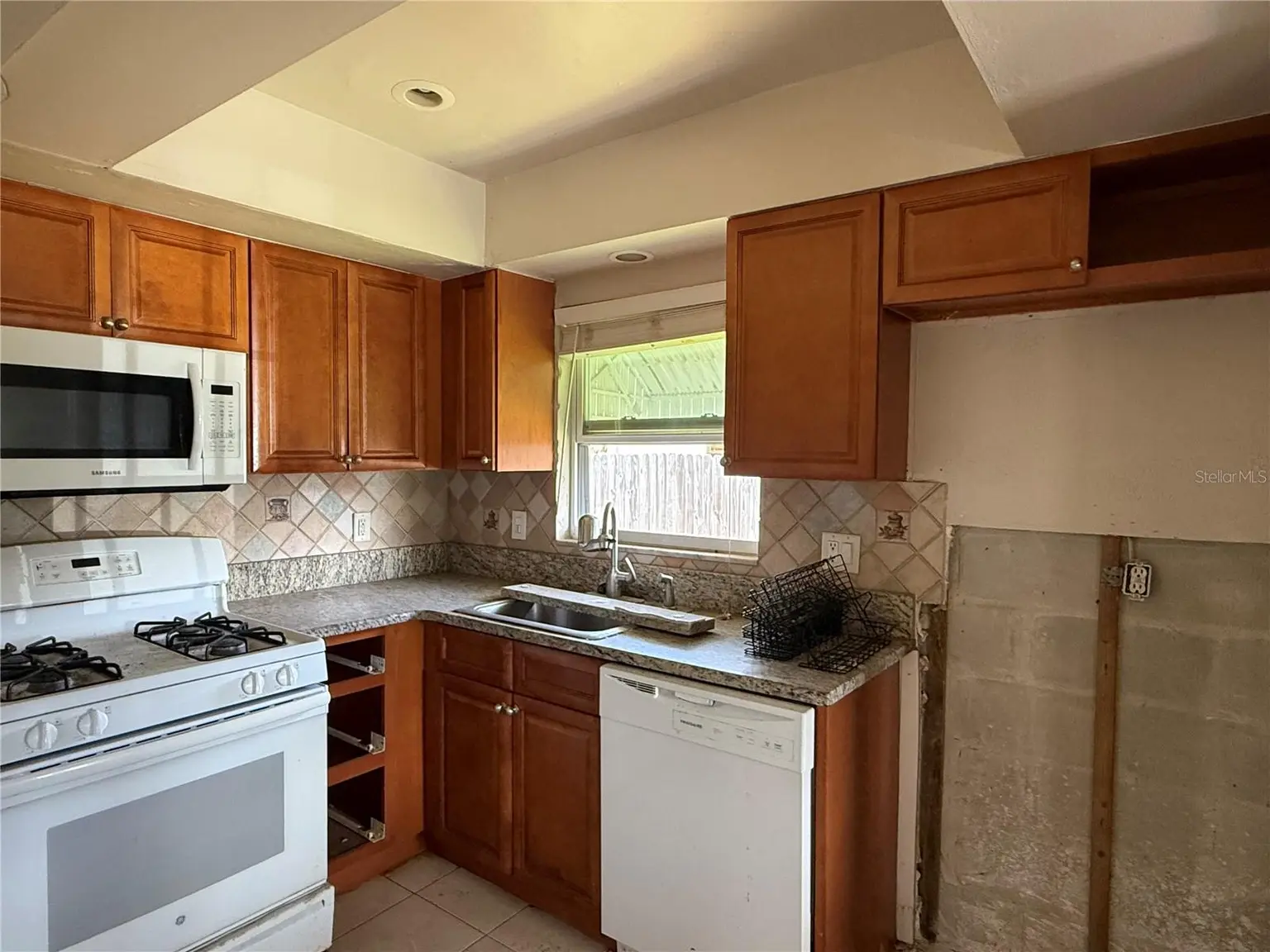 1841 SHORE ACRES BOULEVARD NE, ST PETERSBURG, FL, photo 4 of 11