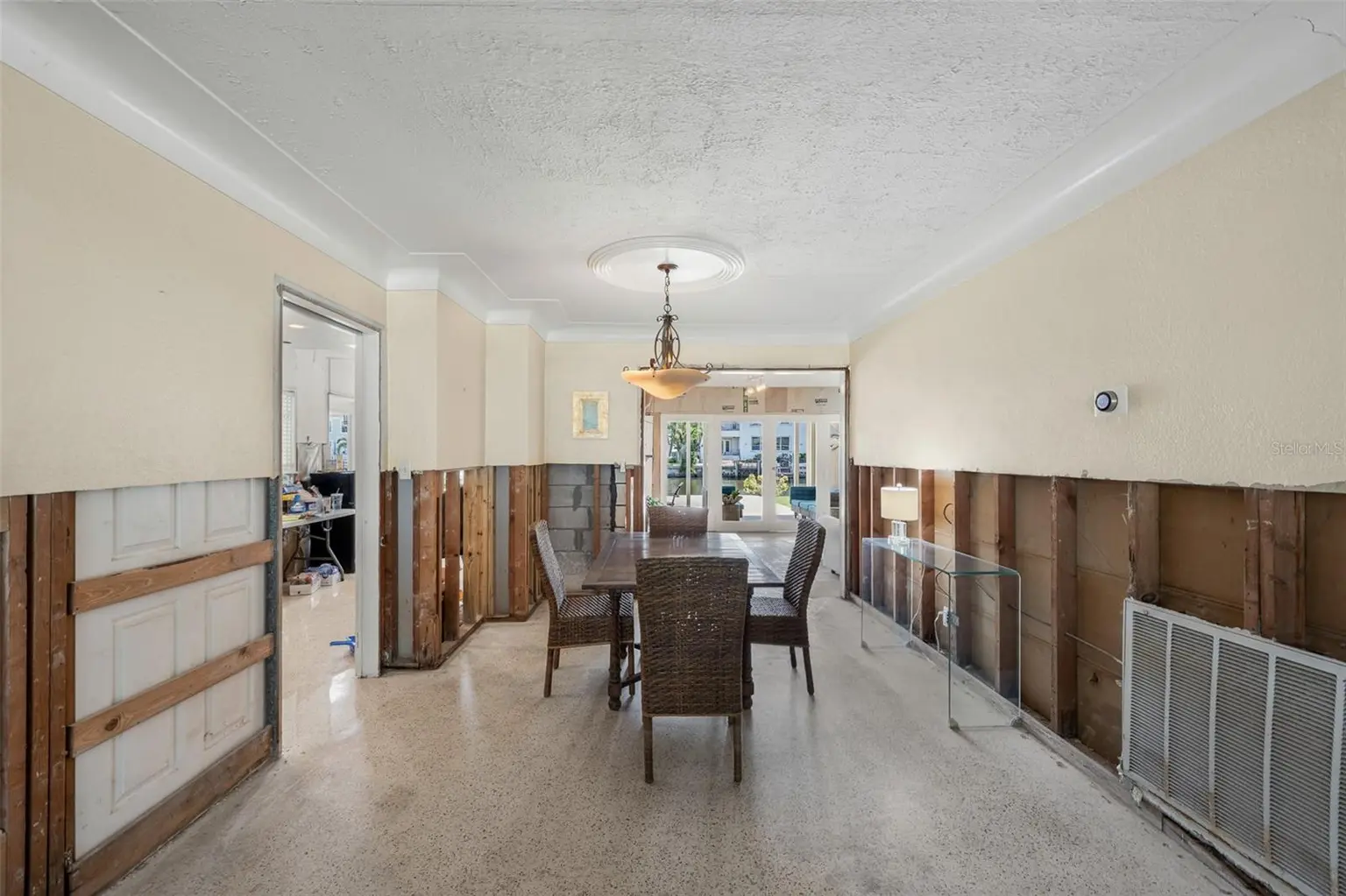 628 RIVIERA DRIVE, TAMPA, FL, photo 8 of 64