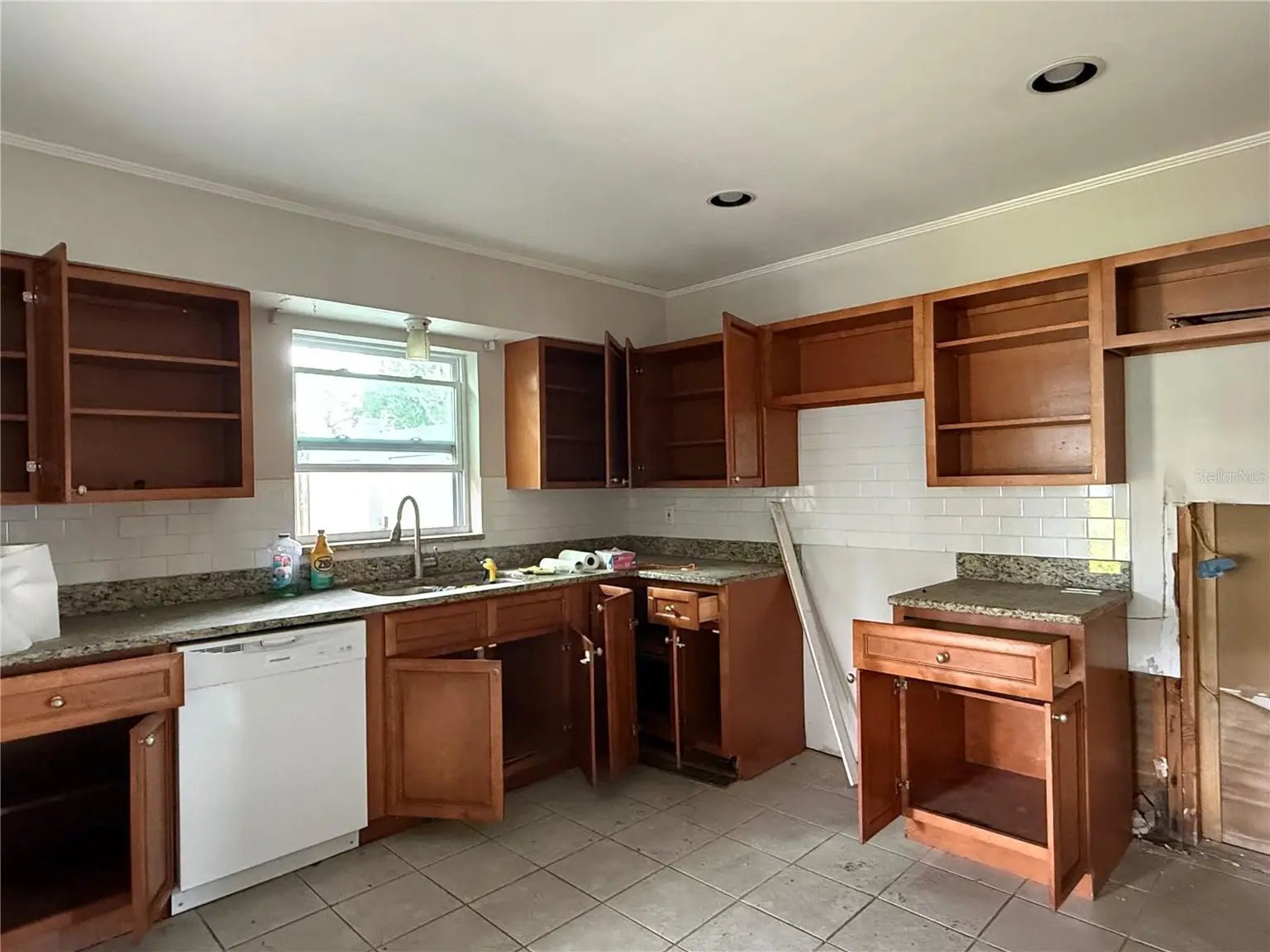 321 83RD AVENUE NE, ST PETERSBURG, FL, photo 4 of 13