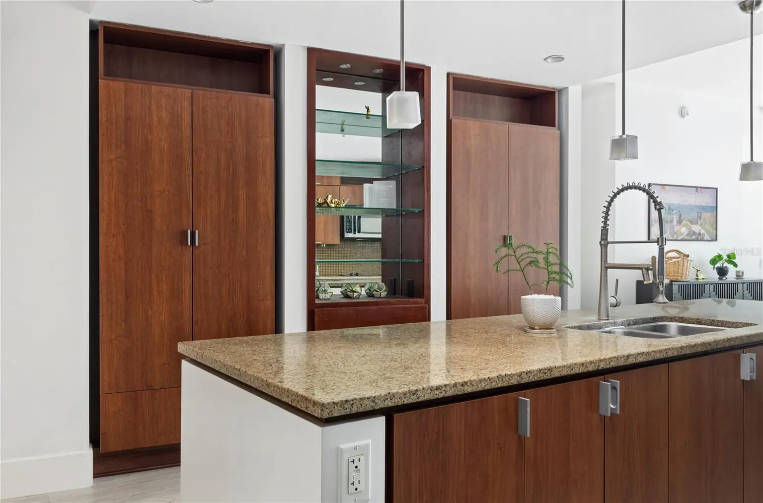 912 CHANNELSIDE DRIVE #2414, TAMPA, FL, photo 4 of 39