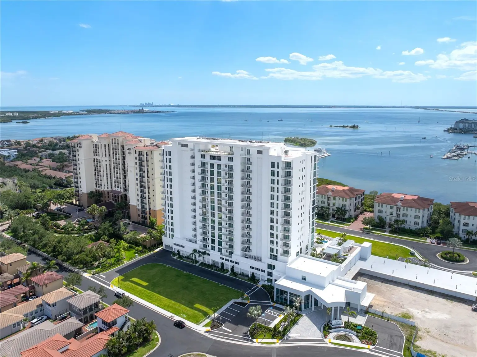 Westshore Yacht Club, Aqua Tower 1 home, photo 4 of 8