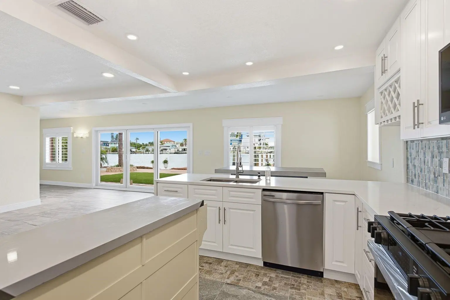 14223 E PARSLEY DRIVE, MADEIRA BEACH, FL, photo 33 of 69