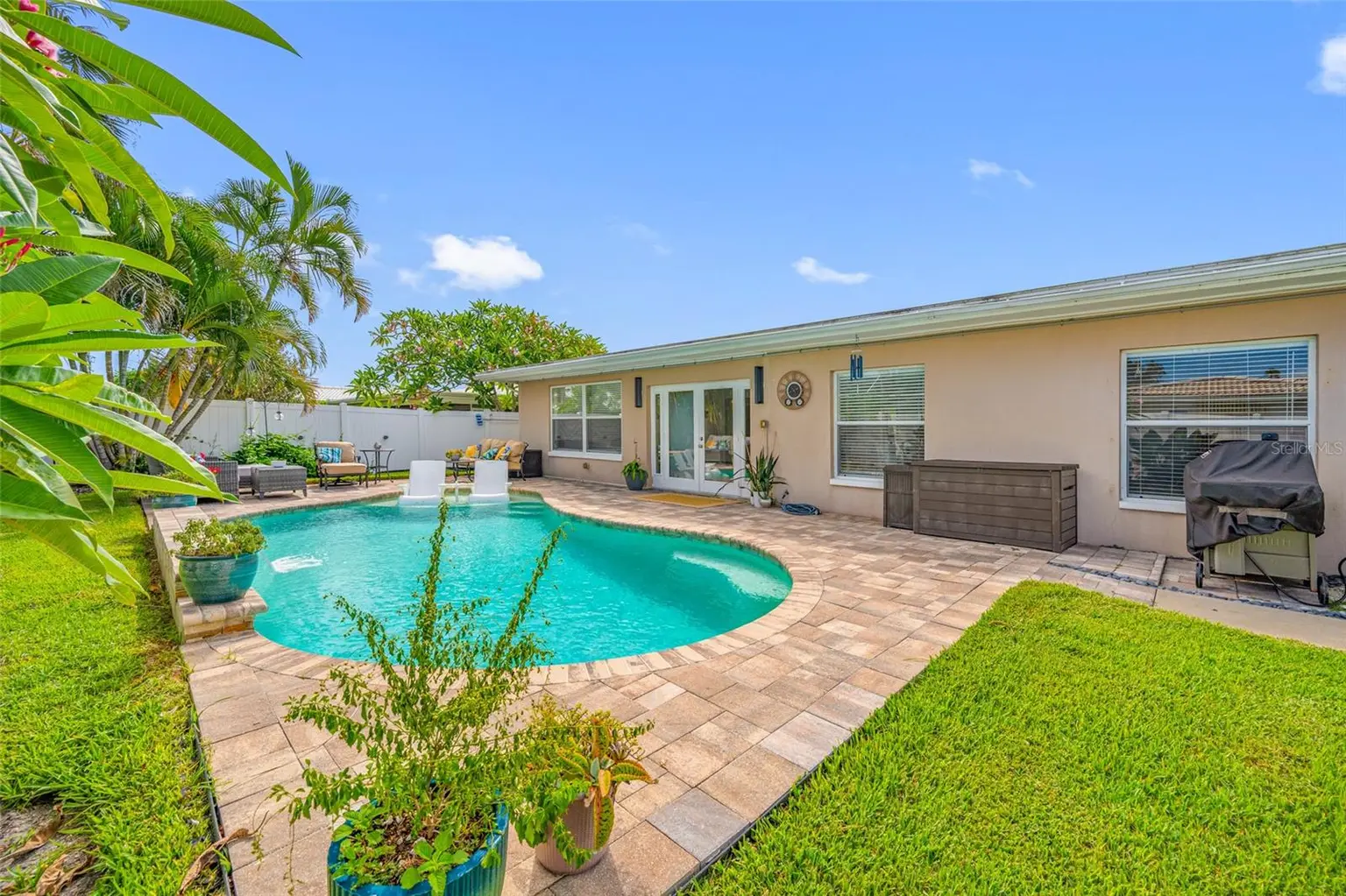 14921 SOVEREIGN DRIVE, LARGO, FL, photo 2 of 49
