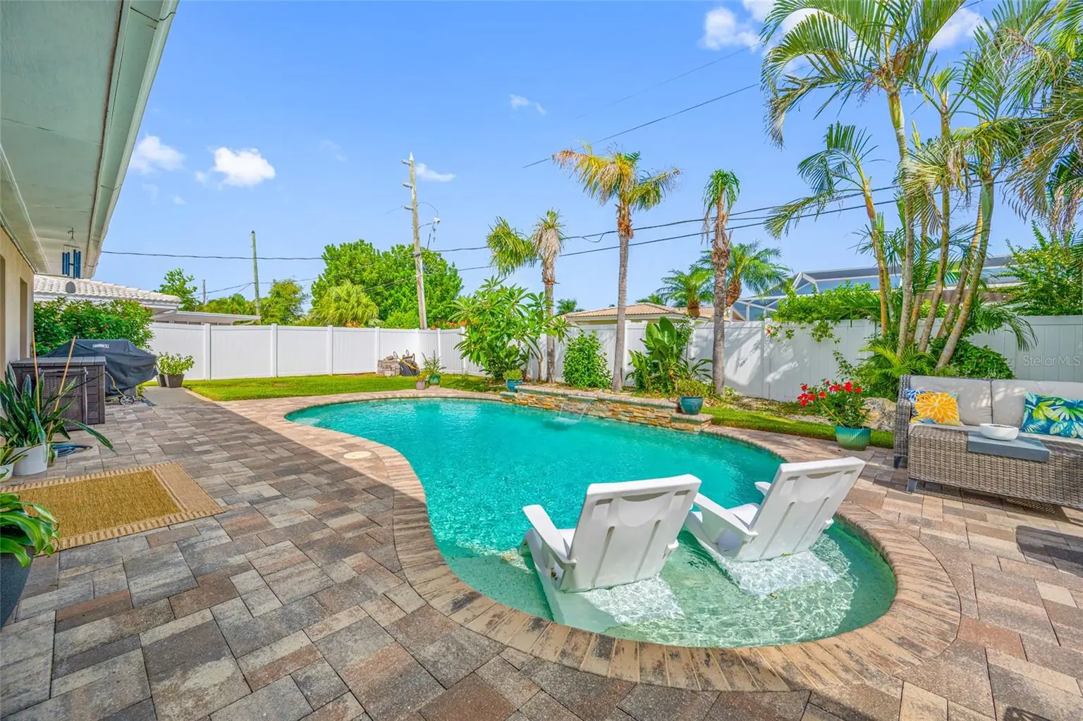 14921 SOVEREIGN DRIVE, LARGO, FL, photo 3 of 49
