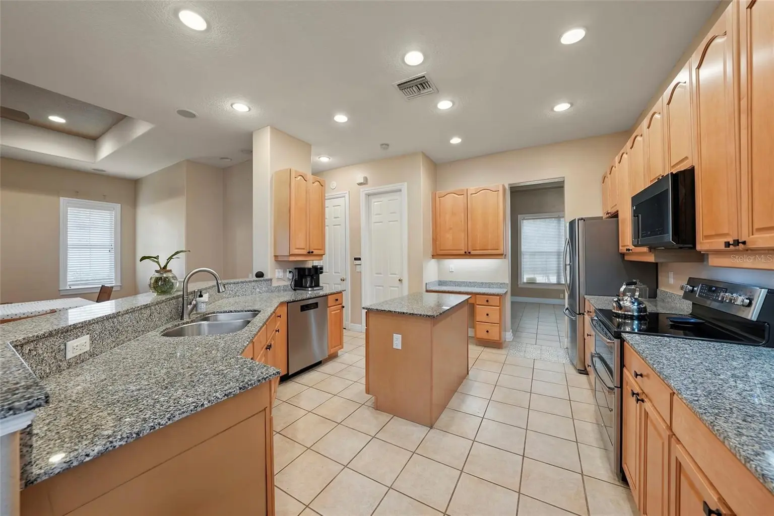 18823 WIMBLEDON CIRCLE, LUTZ, FL, photo 15 of 43