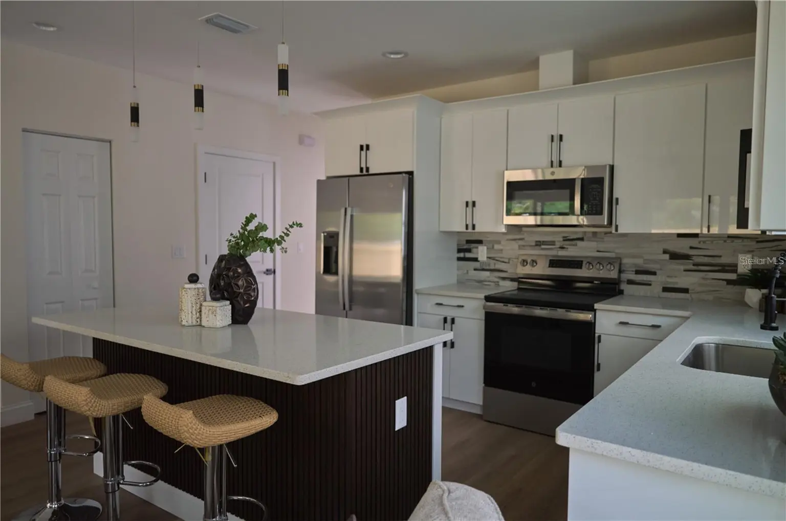 3612 N GARRISON STREET, TAMPA, FL, photo 9 of 20