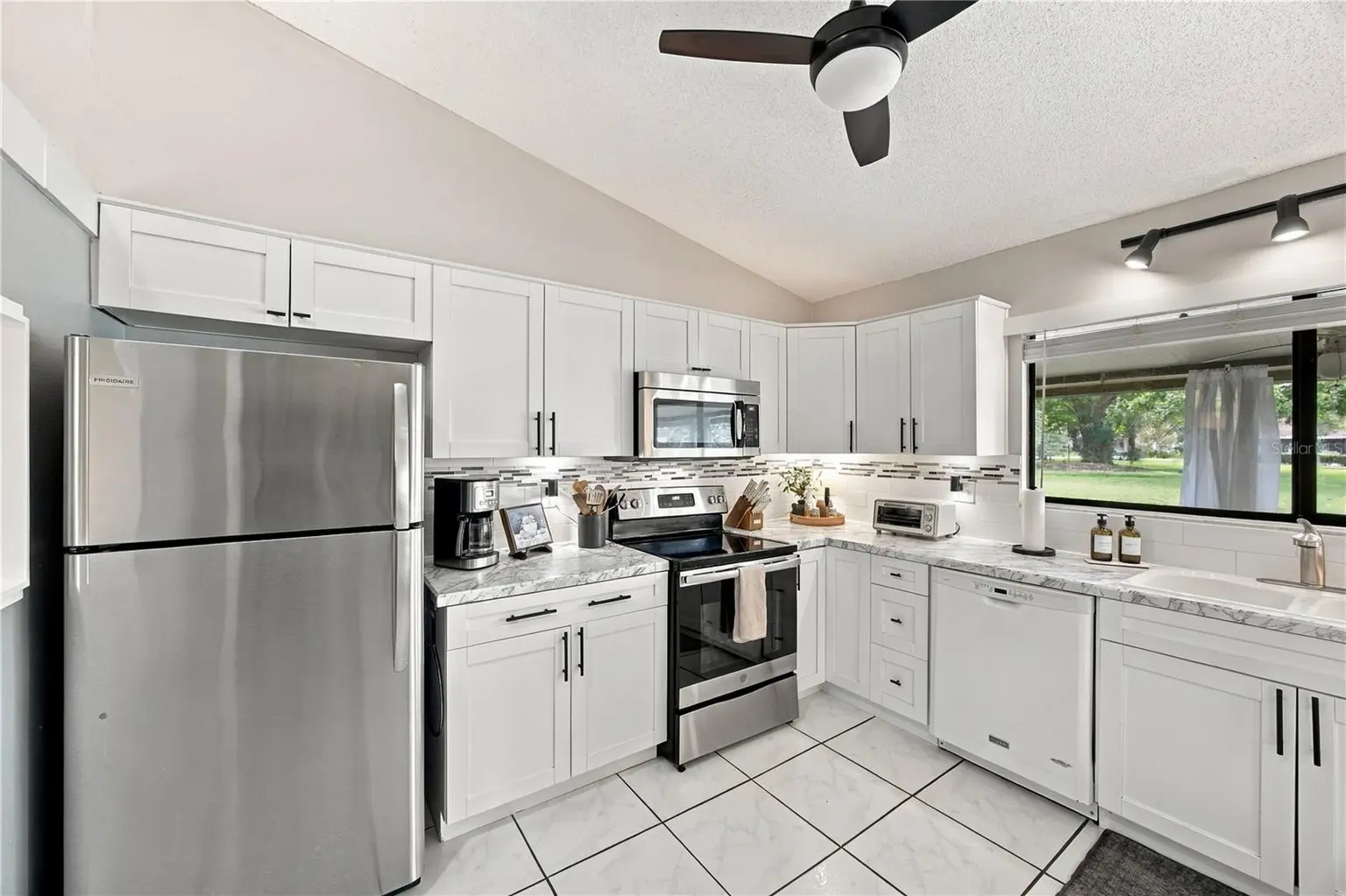 4008 SHORESIDE CIRCLE, TAMPA, FL, photo 5 of 35
