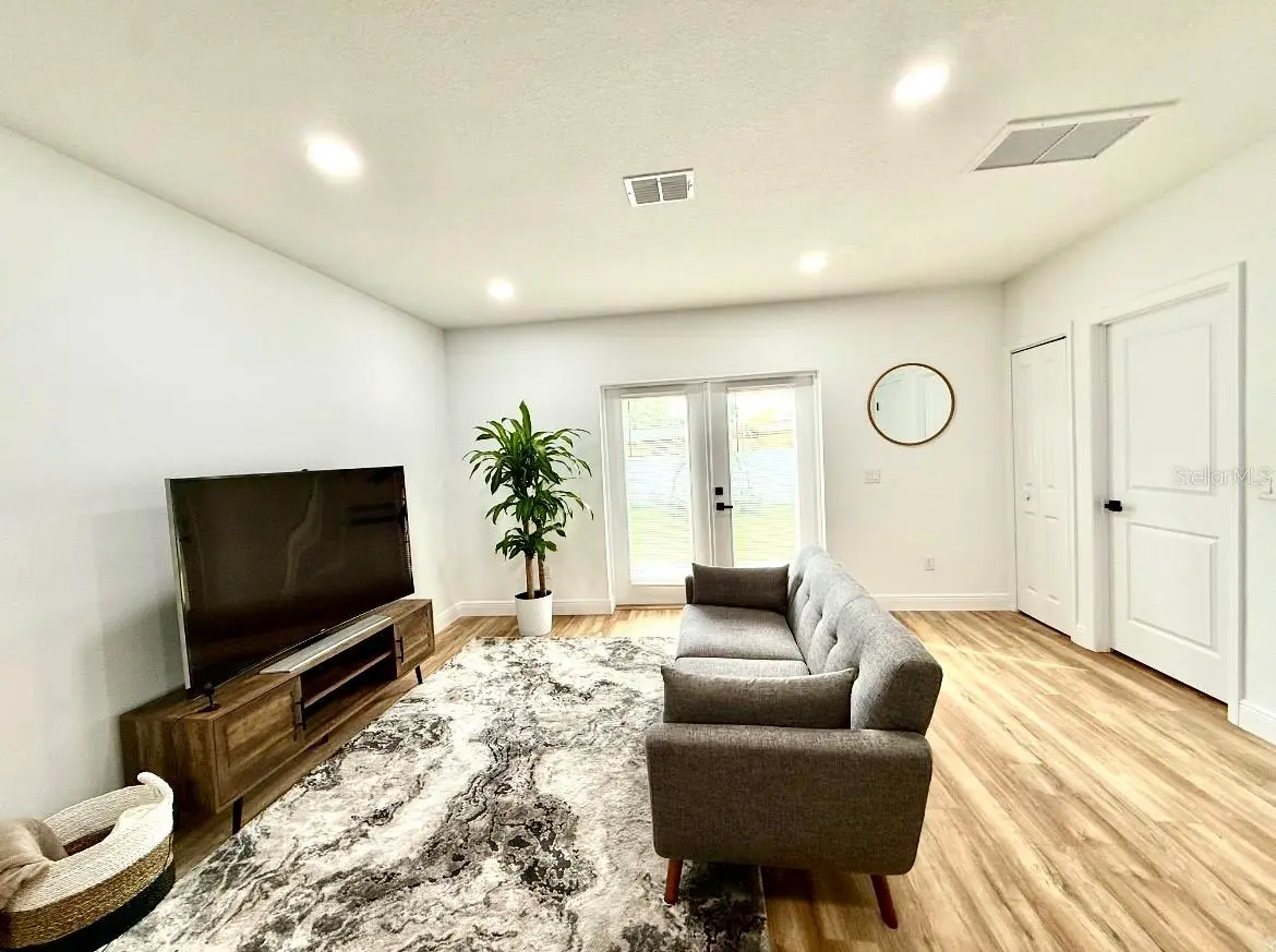 8110 N GREENWOOD AVENUE, TAMPA, FL, photo 5 of 16