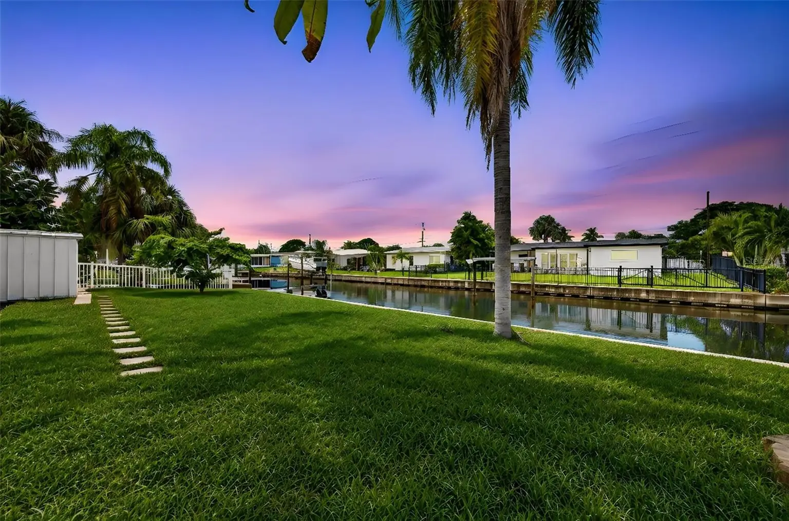 223 94TH AVENUE NE, ST PETERSBURG, FL, photo 2 of 40