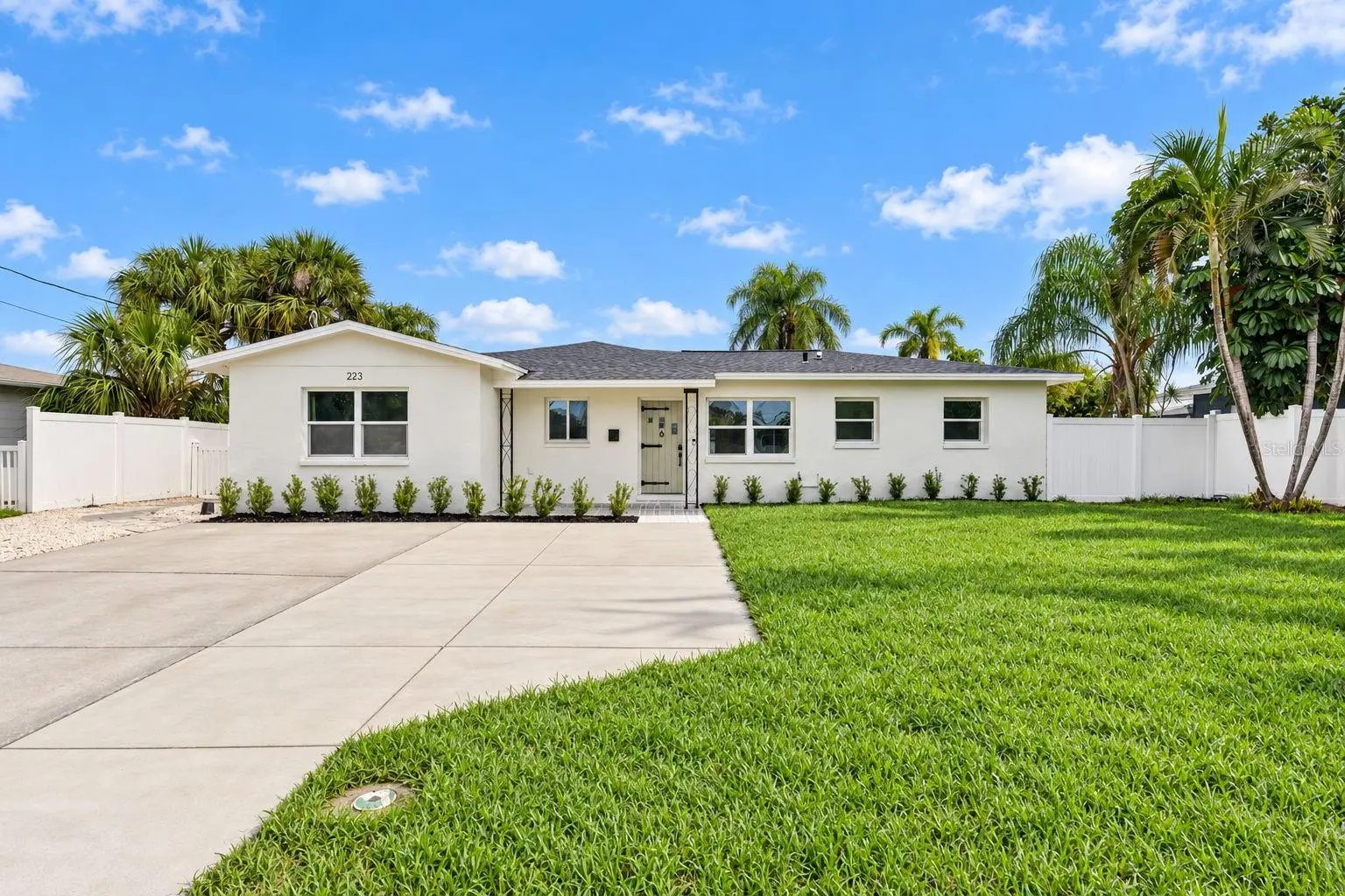 223 94TH AVENUE NE, ST PETERSBURG, FL, photo 4 of 40