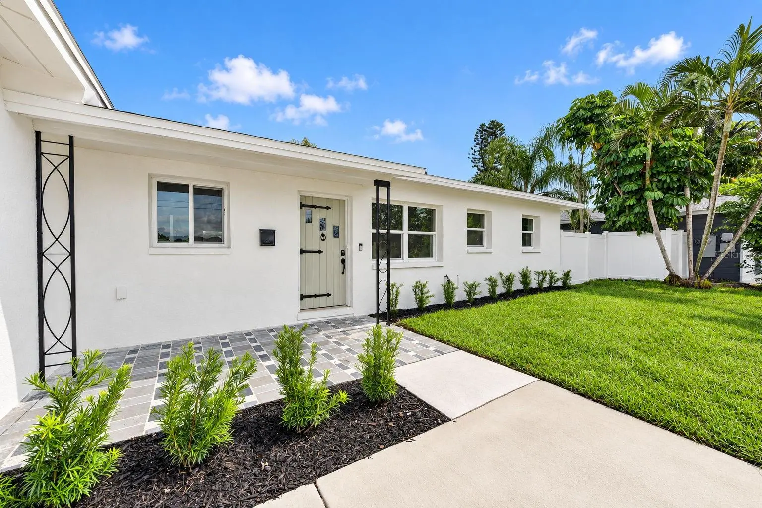 223 94TH AVENUE NE, ST PETERSBURG, FL, photo 5 of 40