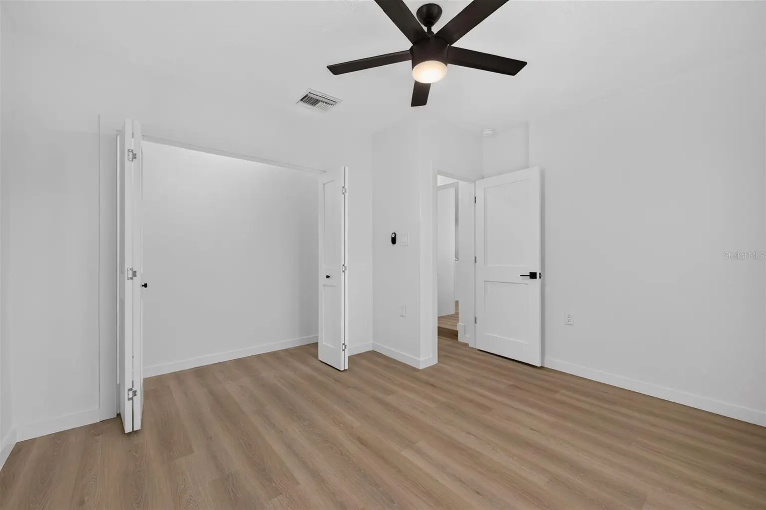 223 94TH AVENUE NE, ST PETERSBURG, FL, photo 24 of 40