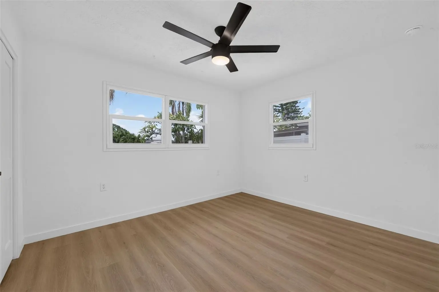 223 94TH AVENUE NE, ST PETERSBURG, FL, photo 26 of 40