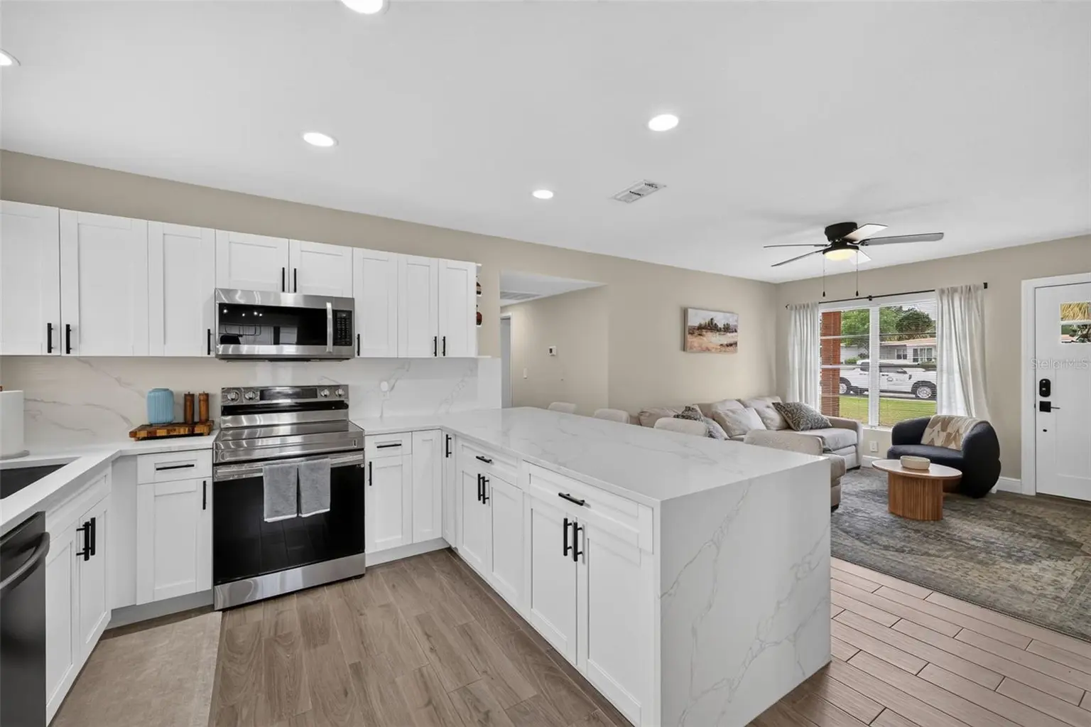2913 W ELROD AVENUE, TAMPA, FL, photo 9 of 33