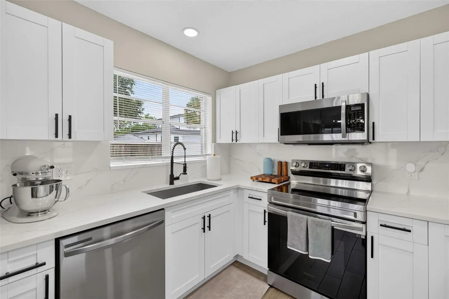 2913 W ELROD AVENUE, TAMPA, FL, photo 11 of 33